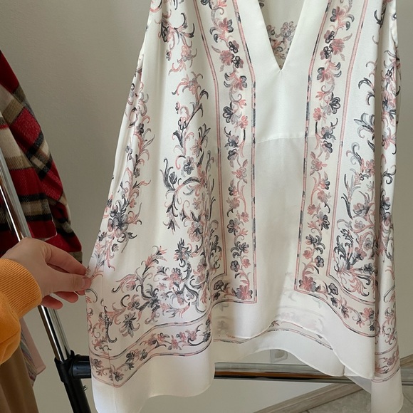 BCBG TOP - Picture 2 of 4